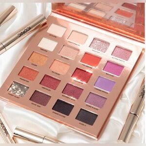 NWT ICONIC DESK TO DANCE EYESHADOW PALETTE